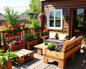 DIY-Palettenmöbel mit eingebauten Blumenkästen für die Terrasse